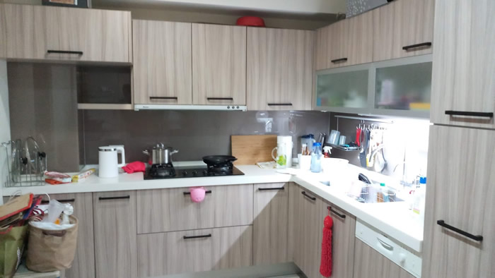 家庭廚房裝修 : 高雄廚房設計-淺木紋溫馨風格